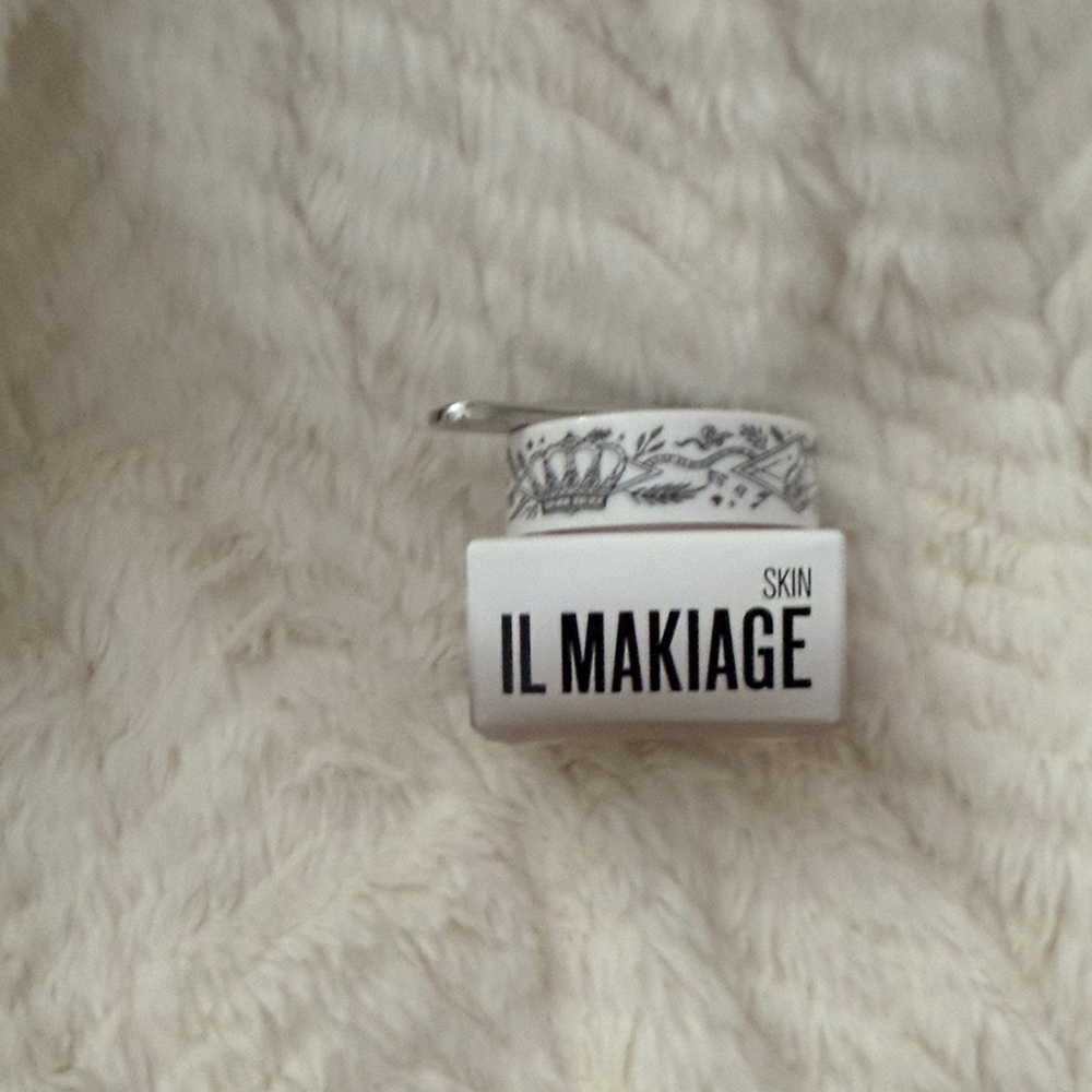 IL MAKIAGE Skin Concealer - White and Black